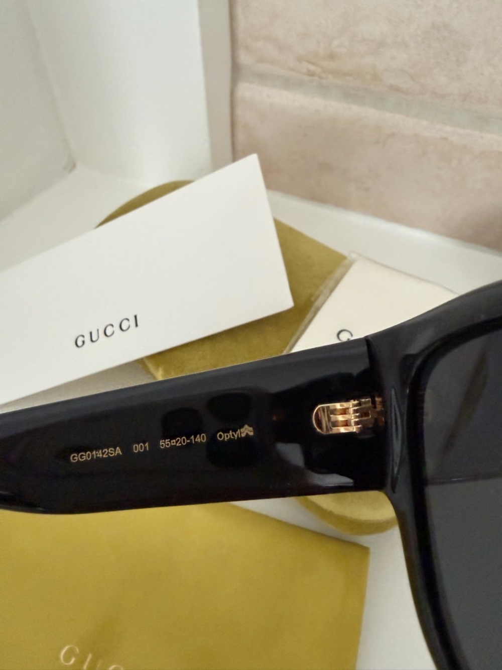 New Gucci Black and Gold Oversized Square Sunglasses. Authentic. GG0142SA - Picture 5 of 10